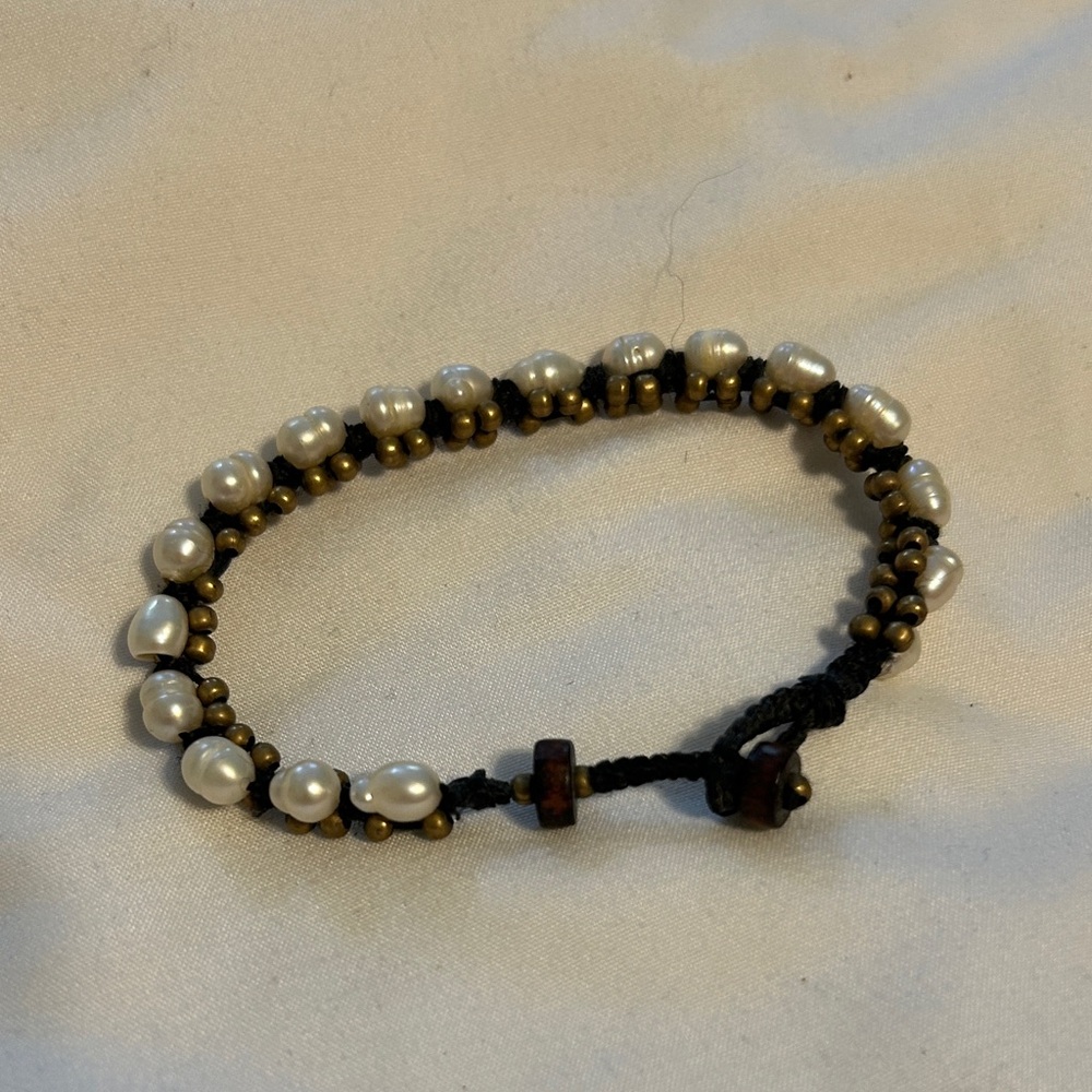 Elegant Pearl and Gold Beaded Bracelet